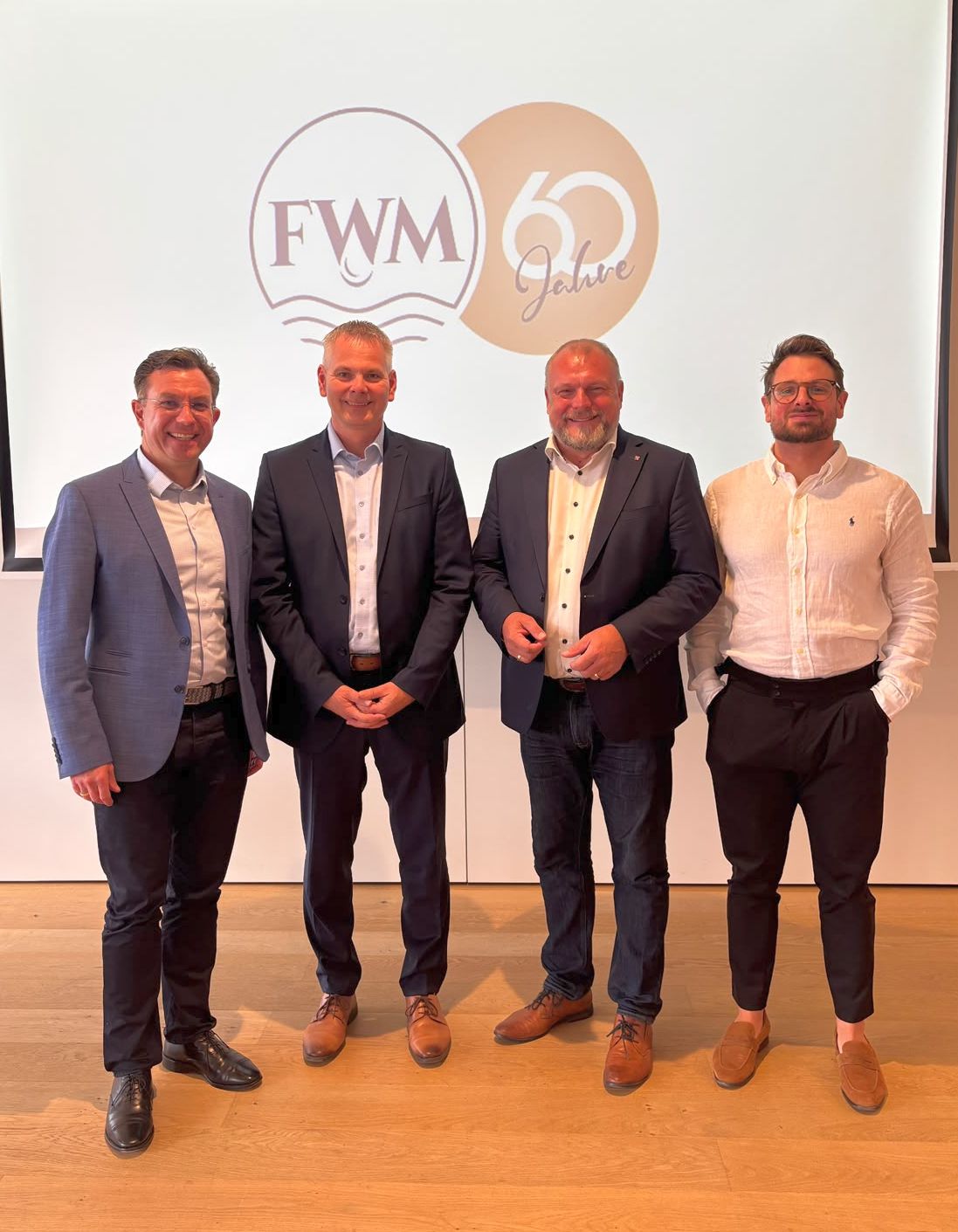V.l.n.r.: Robert Scheller (Werkleiter, FWM), Dirk Rieb (stv. Verbandsvorsitzender, FWM), Landrat Thomas Eberth (Verbandsvorsitzender, FWM), Simon Brand (Werkleiter, FWM). Foto: Regina Sämann